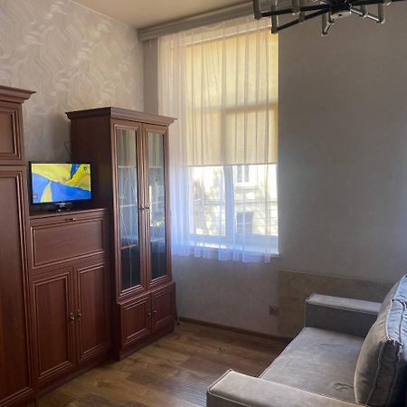Апартаменти На Вулиці Антоновича Lviv Exterior foto