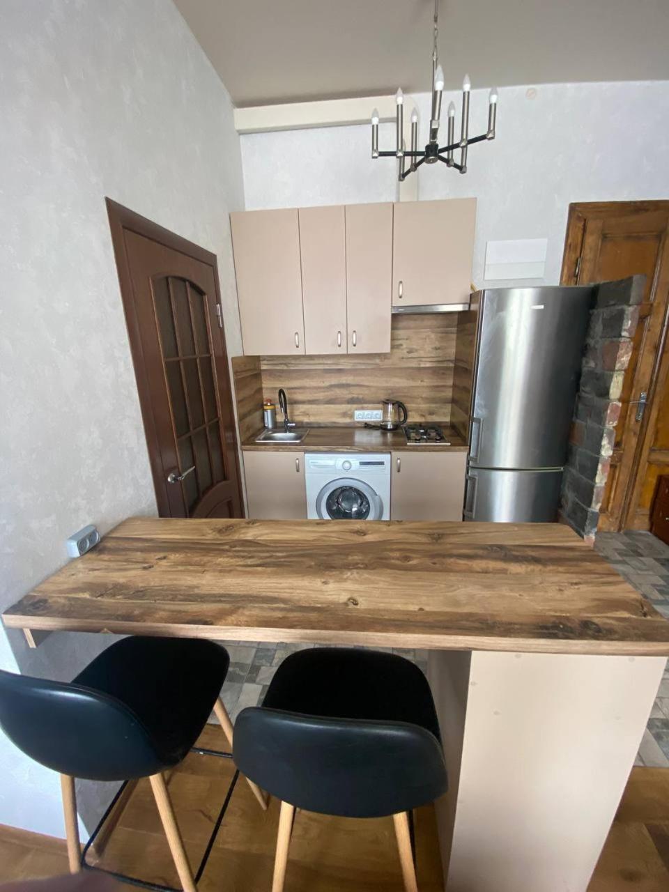 Апартаменти На Вулиці Антоновича Lviv Exterior foto