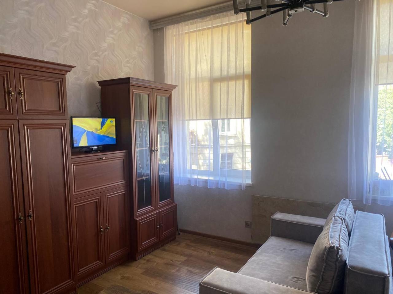 Апартаменти На Вулиці Антоновича Lviv Exterior foto